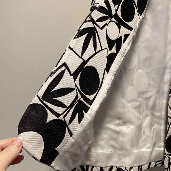 NWOT - LOUBEN Open Style Black & White Floral Pattern Lined Jacket - Size 12 - Picture 11 of 14
